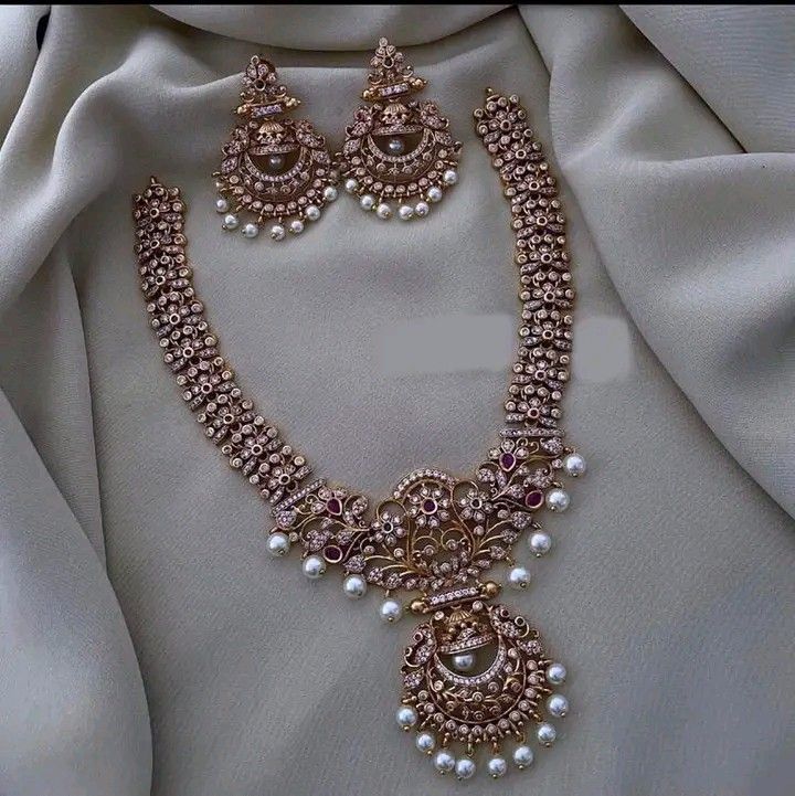 Sinora Diamond Necklace Set